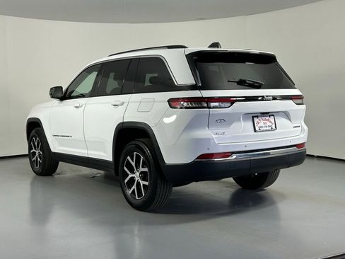 Used 2023 Jeep Grand Cherokee Limited image 5