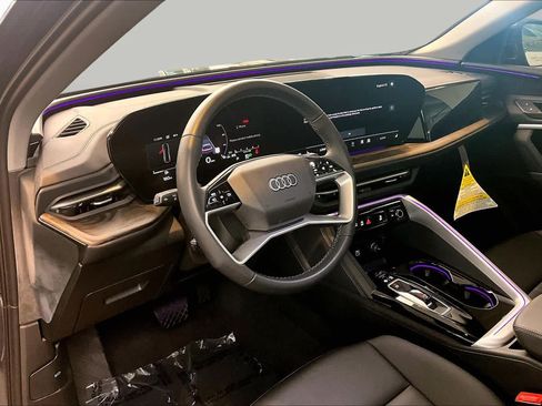 Certified 2025 Audi Q5 Premium w/ Convenience Package AWD/4WD image 18