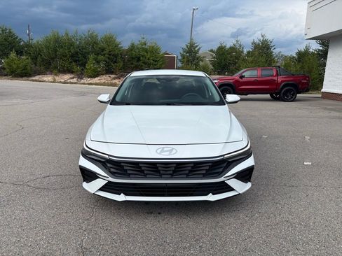 Used 2024 Hyundai Elantra SEL FWD image 6
