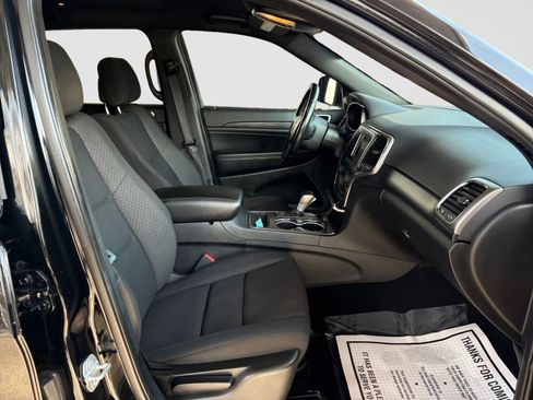 Used 2020 Jeep Grand Cherokee Laredo image 18