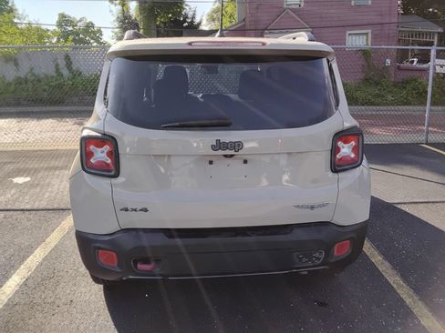 Used 2017 Jeep Renegade Trailhawk AWD/4WD image 10