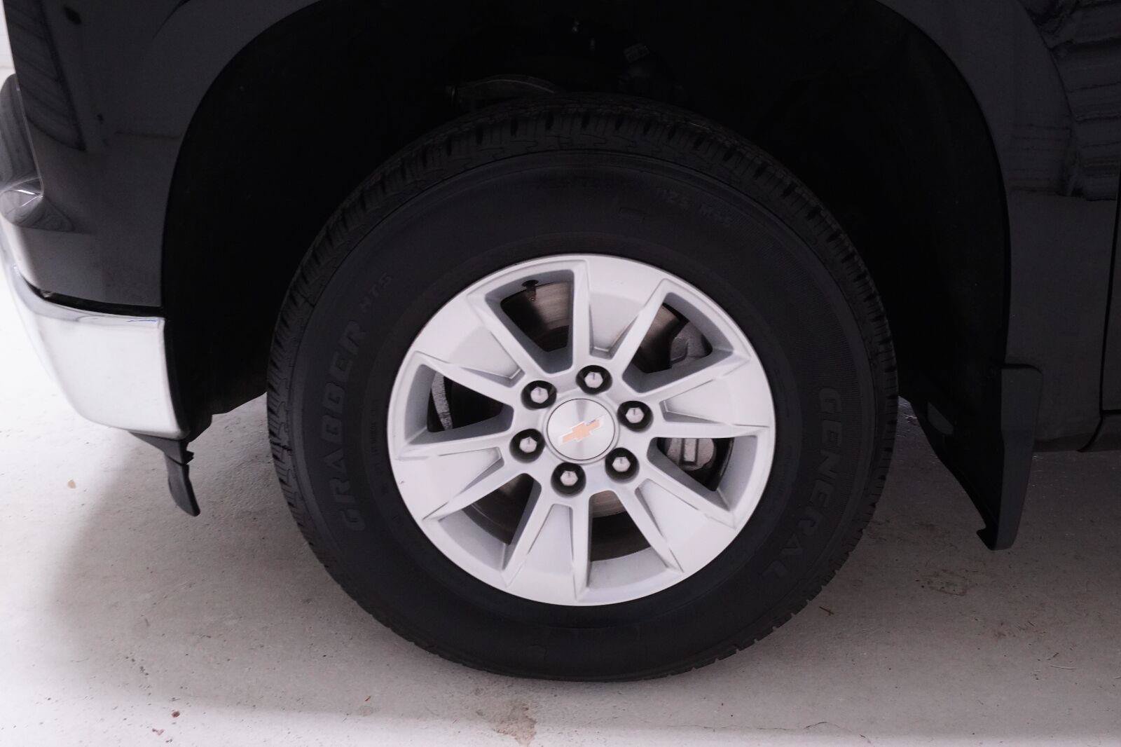 Used 2025 Chevrolet Silverado 1500 LT RWD image 32
