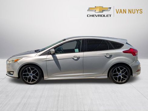 Used 2016 Ford Focus SE w/ SE Sport Package FWD image 8