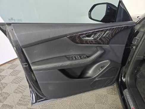 Used 2023 Audi Q8 Premium Plus w/ Premium Plus Package AWD/4WD image 18