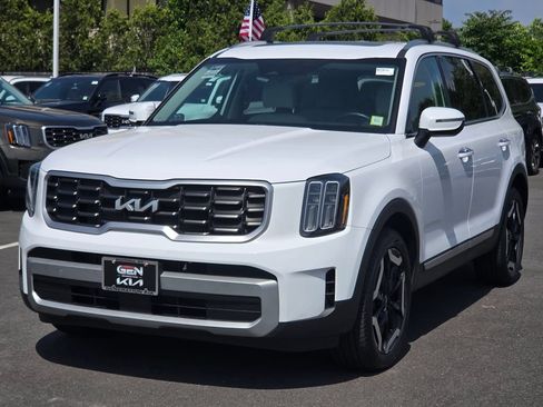 Used 2023 Kia Telluride S AWD/4WD image 7