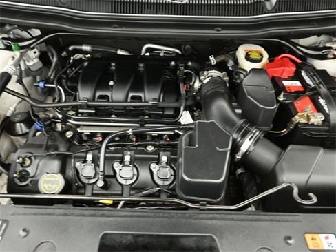 Certified 2018 Ford Explorer XLT w/ Equipment Group 202A image 34