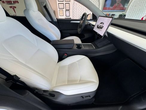 Used 2024 Tesla Model Y Long Range AWD/4WD image 12