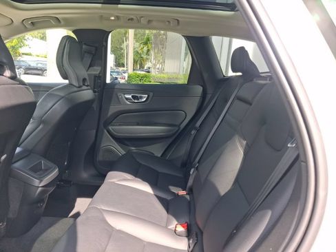 Used 2022 Volvo XC60 B5 Momentum w/ Protection Package Premier FWD image 8