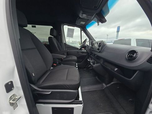 Used 2024 Mercedes-Benz Sprinter 2500 image 14