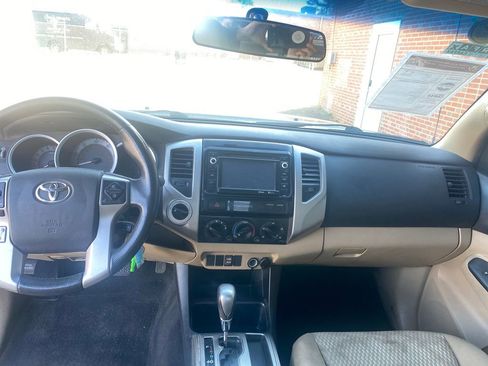 Used 2015 Toyota Tacoma 4x4 Access Cab V6 w/ SR5 Package image 14