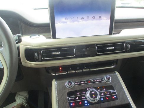 Used 2023 Lincoln Aviator Reserve w/ Elements Package Plus AWD/4WD image 6