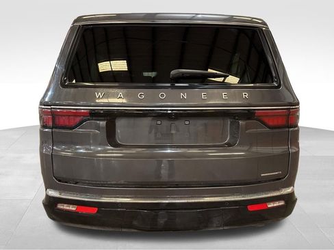 Used 2024 Jeep Wagoneer L Series II w/ Flexible Seating Group AWD/4WD image 4