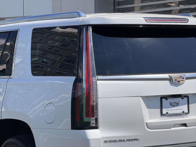 Used 2020 Cadillac Escalade Luxury w/ LPO, Radiant Package AWD/4WD image 13