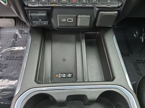 Certified 2020 Chevrolet Silverado 3500 LTZ w/ LTZ Premium Package image 18