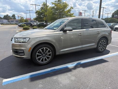 Used 2017 Audi Q7 3.0T Premium Plus w/ Premium Plus Package AWD/4WD image 8