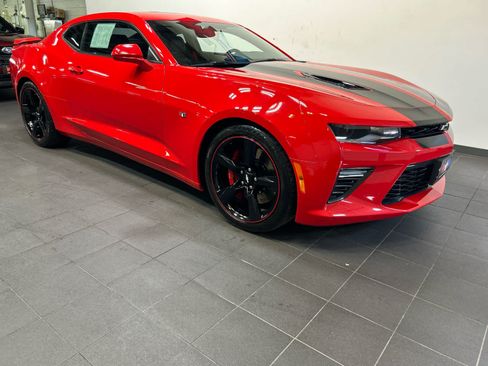 Used 2016 Chevrolet Camaro SS RWD image 2