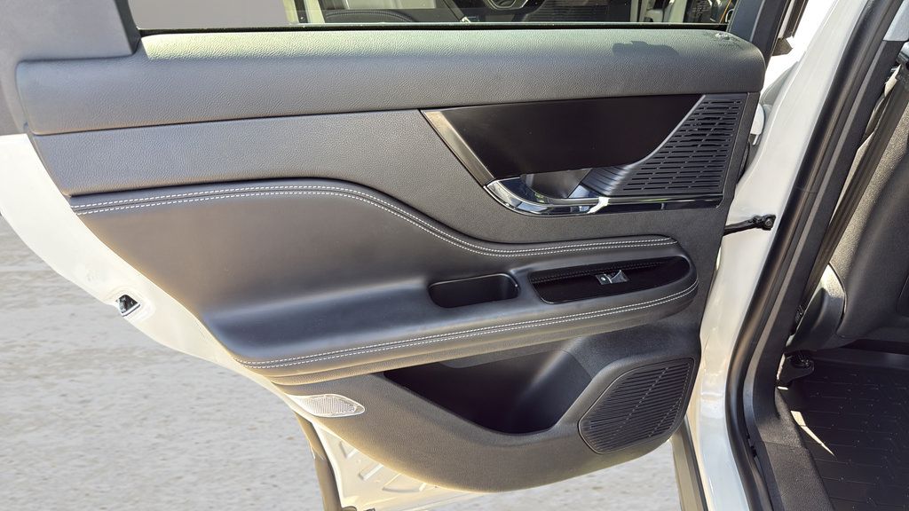 Used 2020 Lincoln Corsair AWD w/ Premium Package image 15