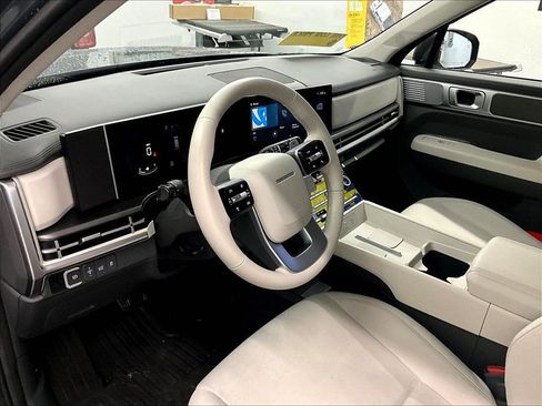 Used 2024 Hyundai Santa Fe SE image 8
