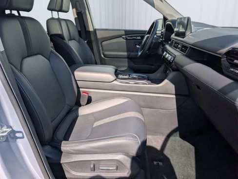 Certified 2025 Honda Pilot Touring image 9