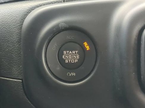Used 2022 Jeep Wrangler Unlimited Sahara AWD/4WD image 33