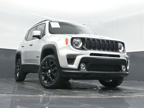 Used 2020 Jeep Renegade Latitude w/ Cold Weather Group image 30