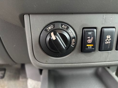 Used 2015 Nissan Frontier SL image 35