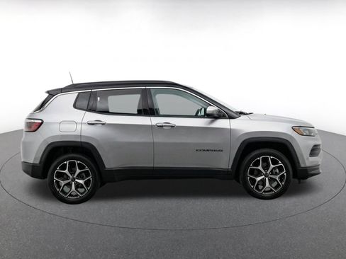 Used 2025 Jeep Compass Limited AWD/4WD image 9