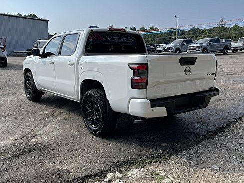 Used 2023 Nissan Frontier SV w/ Midnight Edition Package AWD/4WD image 5