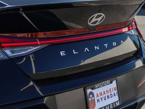 New 2026 Hyundai Elantra SEL Sport FWD image 10
