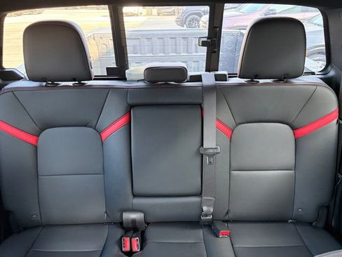 Used 2024 Chevrolet Colorado Z71 w/ Z71 Convenience Package 2 image 25