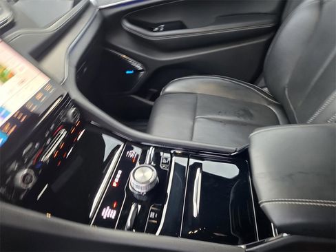 Used 2022 Jeep Grand Cherokee Overland w/ Advanced Protech Group III image 23