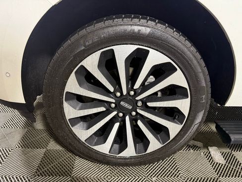 Certified 2023 Lincoln Navigator Reserve image 9