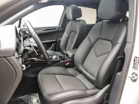 Certified 2023 Porsche Macan AWD/4WD image 10