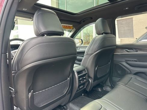 Used 2025 Jeep Grand Cherokee Limited w/ Black Appearance Package AWD/4WD image 40