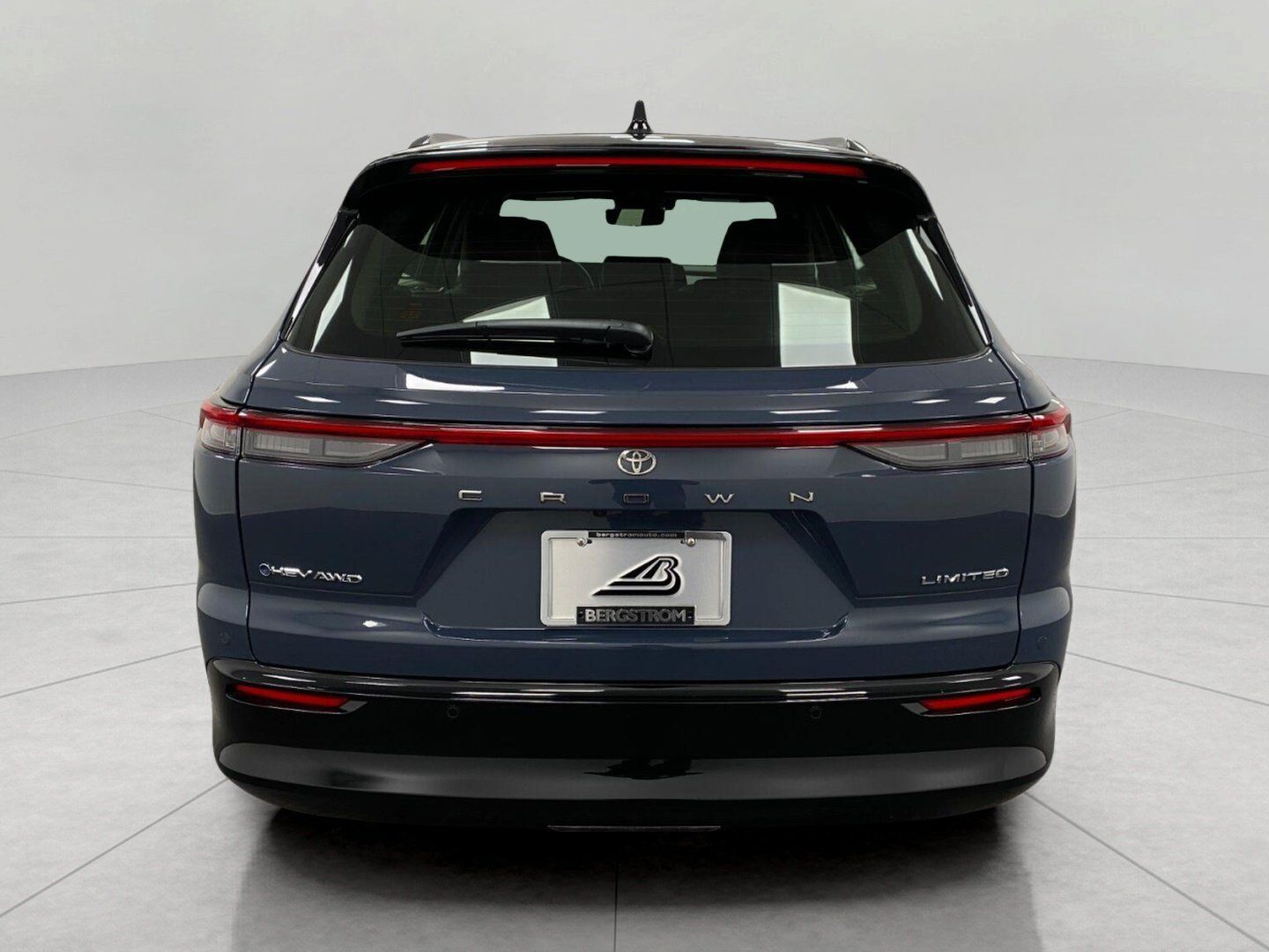 Used 2026 Toyota Crown Signia w/ Advanced Technology Package AWD/4WD image 4