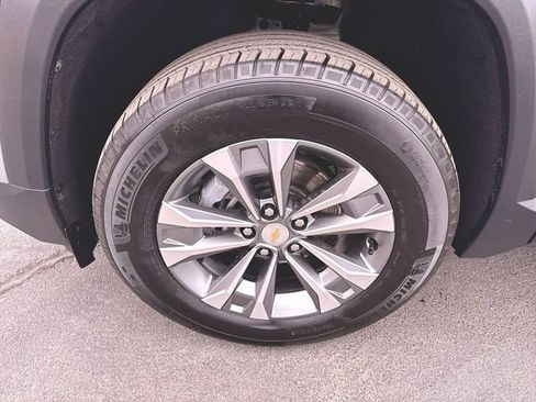 Used 2025 Chevrolet Equinox LT image 32