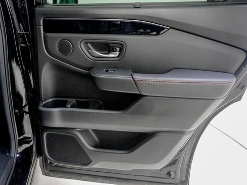 Used 2025 Honda Pilot TrailSport image 34