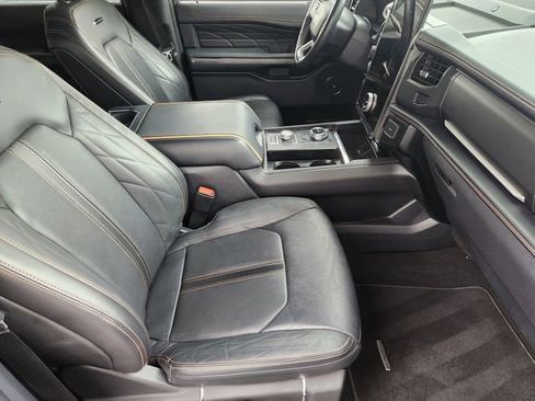 Used 2024 Ford Expedition Max Platinum image 11