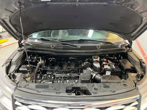 Used 2018 Ford Explorer Limited AWD/4WD image 32