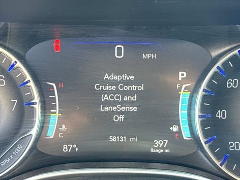 Used 2024 Chrysler Pacifica Touring-L FWD image 18