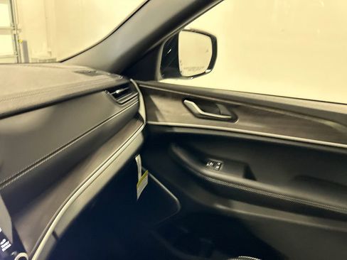 New 2026 Jeep Grand Cherokee L Limited image 27