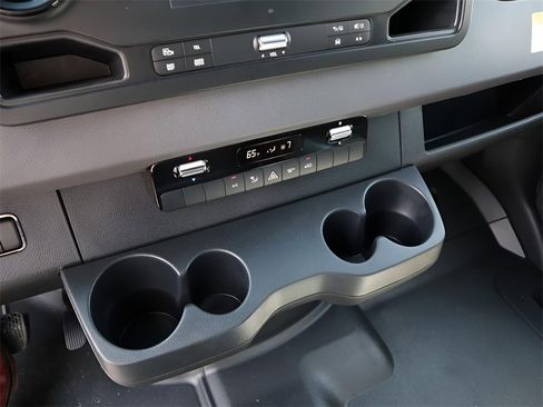 Used 2024 Mercedes-Benz Sprinter 3500 image 30