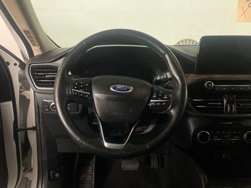 Used 2020 Ford Escape Titanium image 8