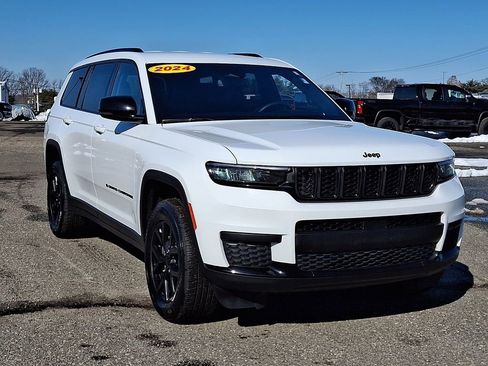 Used 2024 Jeep Grand Cherokee L Laredo AWD/4WD image 2