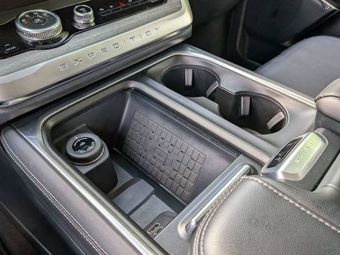 Used 2025 Ford Expedition Platinum AWD/4WD image 31