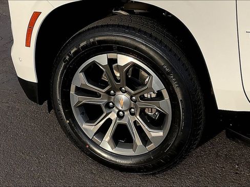 Used 2025 Chevrolet Tahoe LS image 7