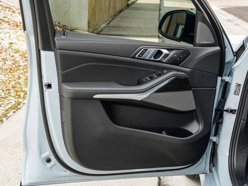 Used 2026 BMW X5 xDrive40i w/ Executive Package image 9