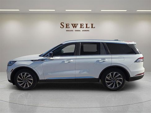 New 2026 Lincoln Aviator Premiere image 2