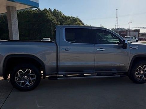 New 2026 GMC Sierra 1500 SLT image 2