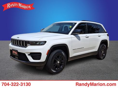 Used 2023 Jeep Grand Cherokee Laredo AWD/4WD image 1